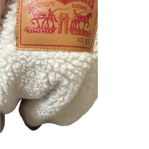 Levi's Red and Black Checkered Sherpa Jacket - Picture 7 of 7